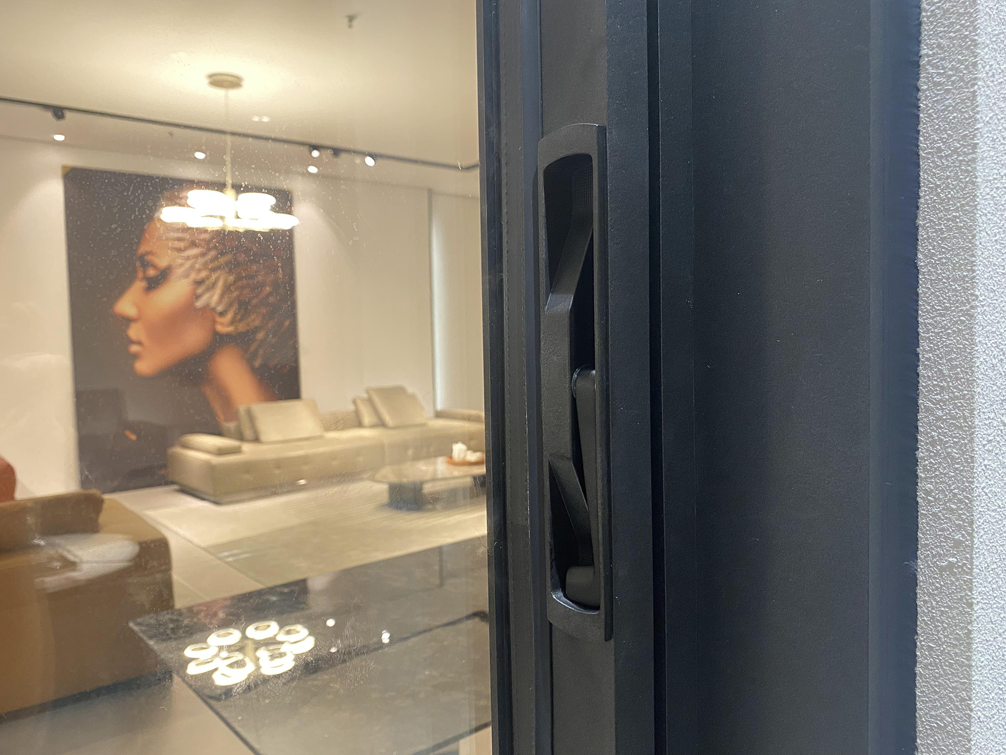 Balanced airflow circulation from an open slimline parallel projecting window